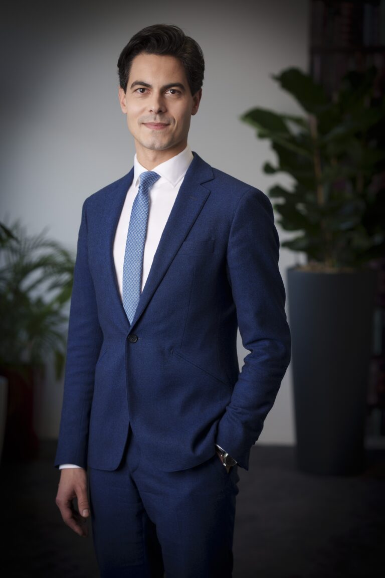 Netherlands Swears in New Cabinet: Coalition of D66, VVD and CDA