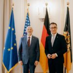 U.S. Chargé d’affaires Alan D. Meltzer received at Baden-Württemberg’s State Ministry by Premier Cem Özdemir – Picture by Staatsministerium Baden-Württemberg